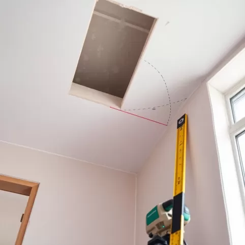 Jak wyciąć otwór w stropie na schody